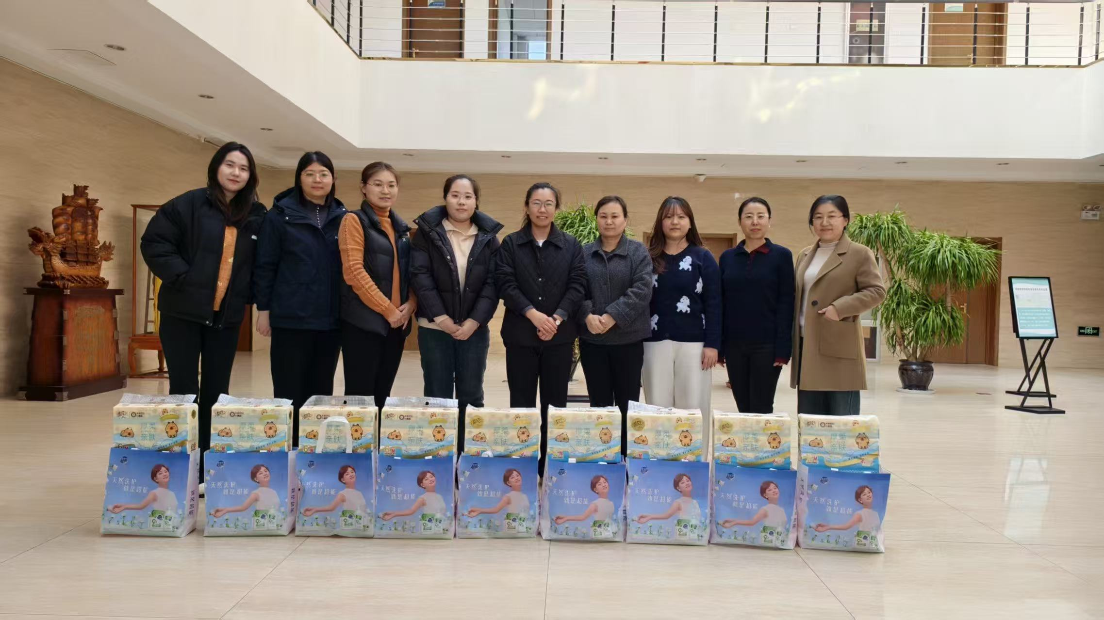 Women Bloom with Grace, Art Warms the Heart