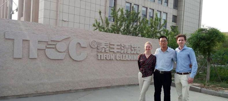 荷兰留学生来我公司调研